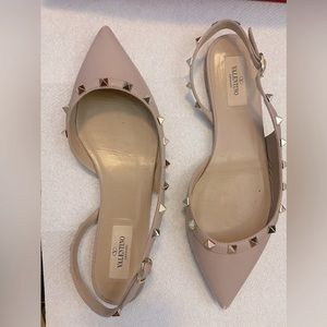 Valentino garavani tan flat shoe